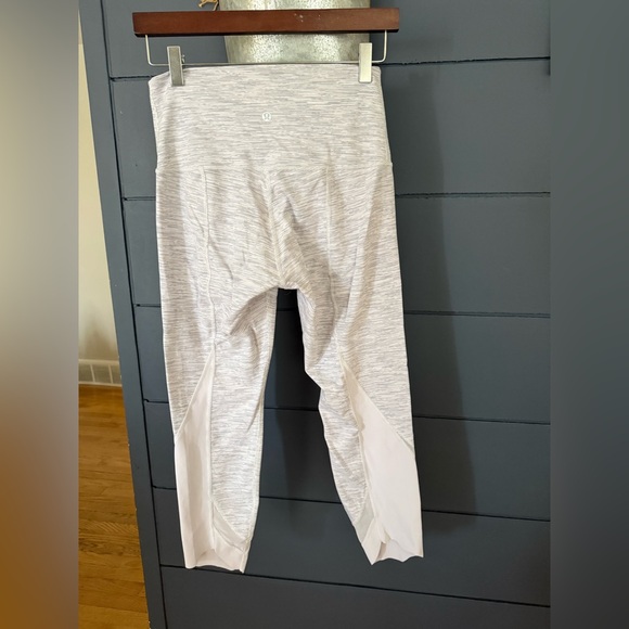 Lululemon Wunder Under Scalloped Hem High-Rise Crop 23" size 8 - Picture 2 of 2